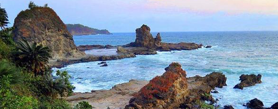 Pantai Watu Lumbung